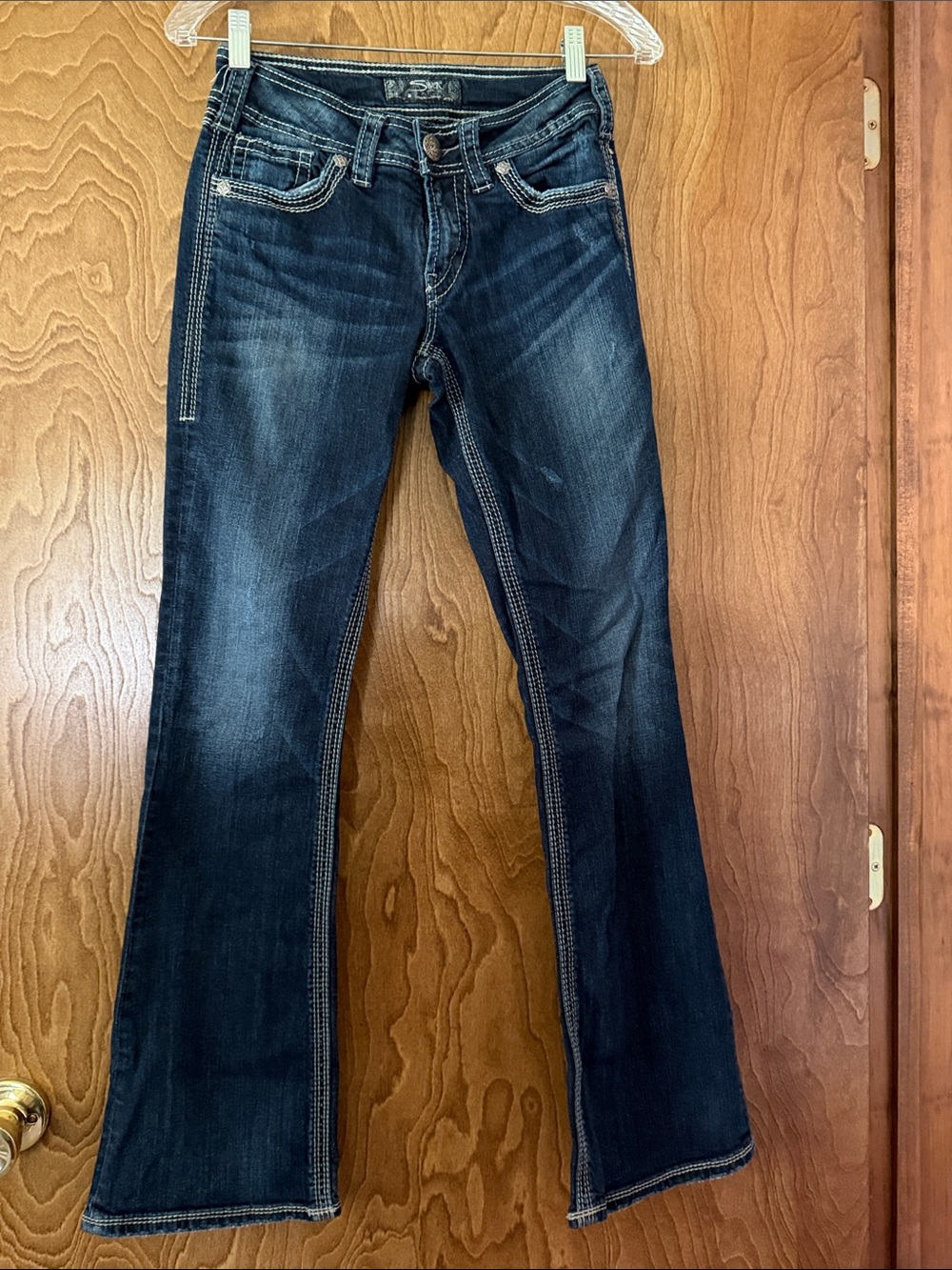 Dark Wash Women’s Jeans with Contrast Stitching